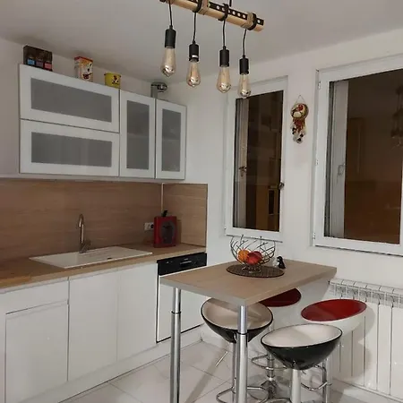 Apppartement Cosy 72m2 * Ταρμπ