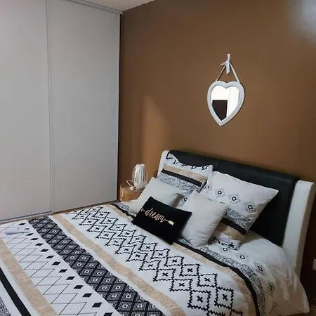 Apppartement Cosy 72m2 Ταρμπ